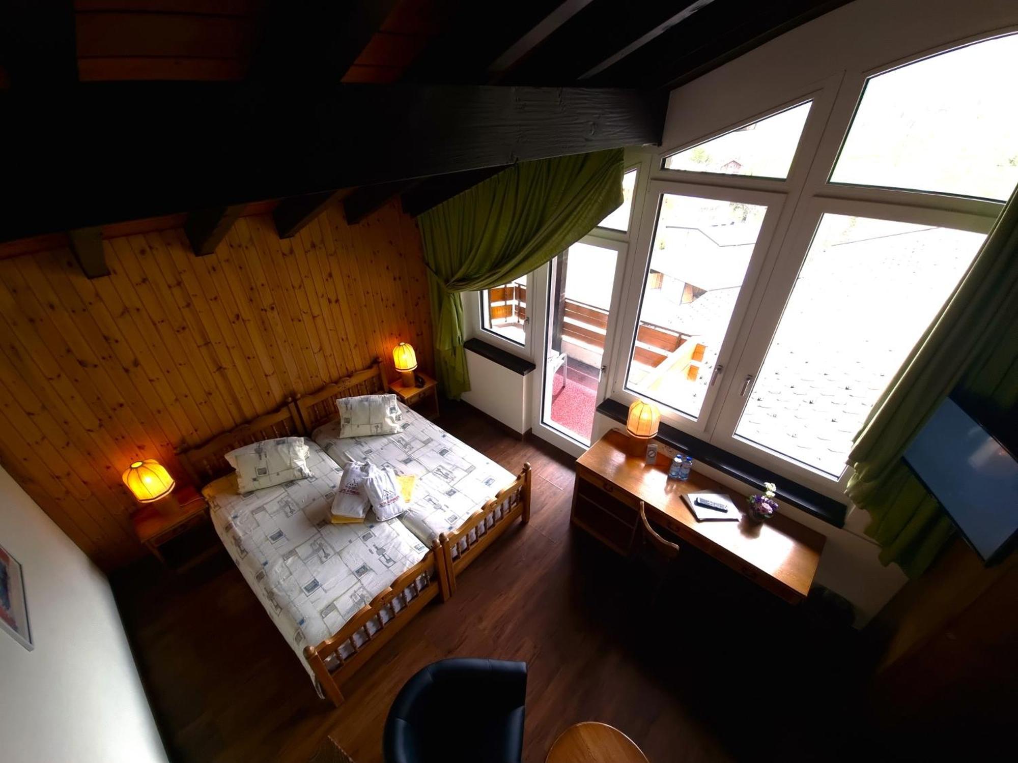 Hotel Alpenblick-Leukerbad-Therme Quarto foto