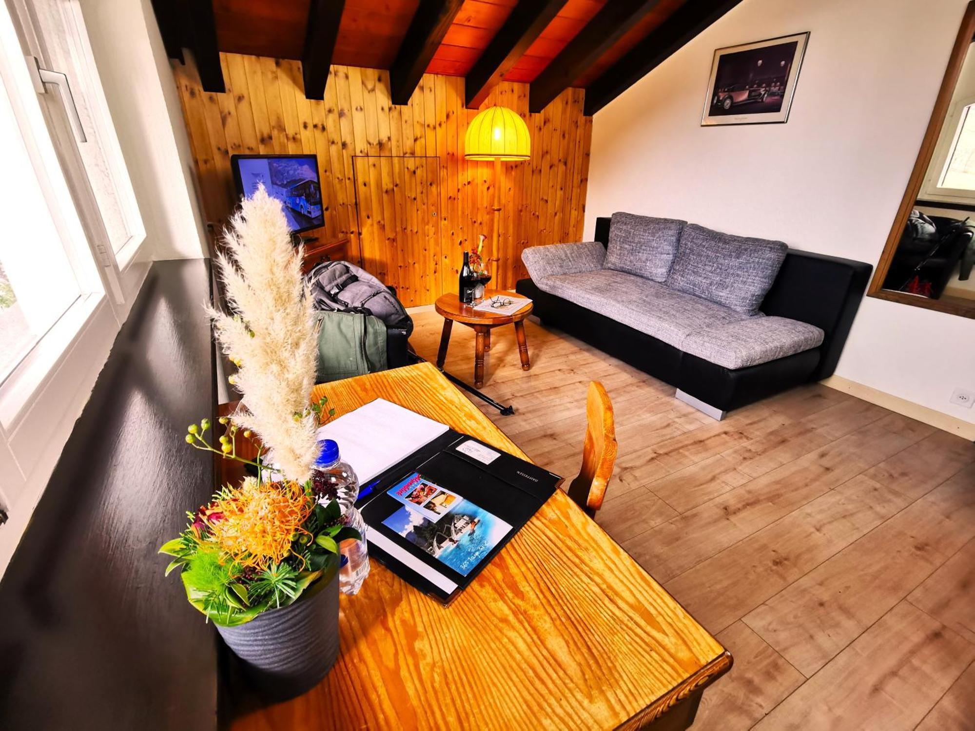 Hotel Alpenblick-Leukerbad-Therme Quarto foto