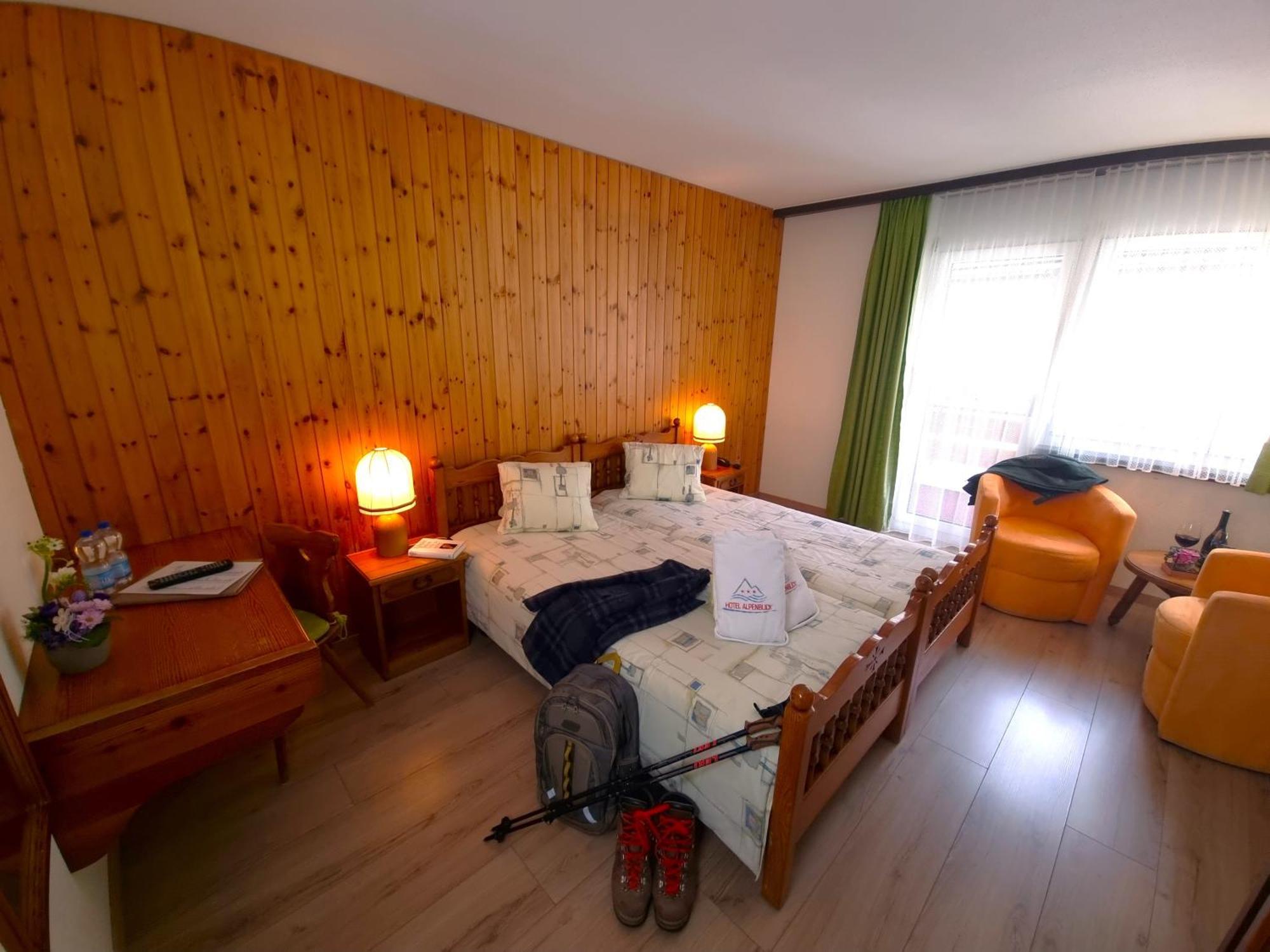 Hotel Alpenblick-Leukerbad-Therme Quarto foto