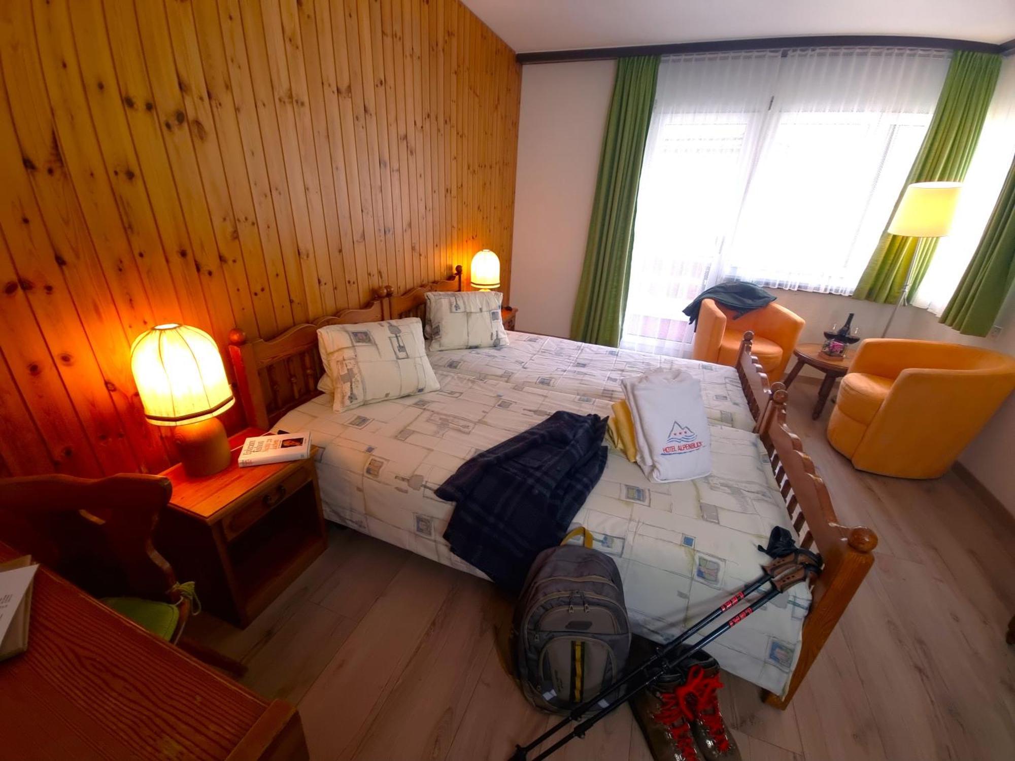 Hotel Alpenblick-Leukerbad-Therme Quarto foto