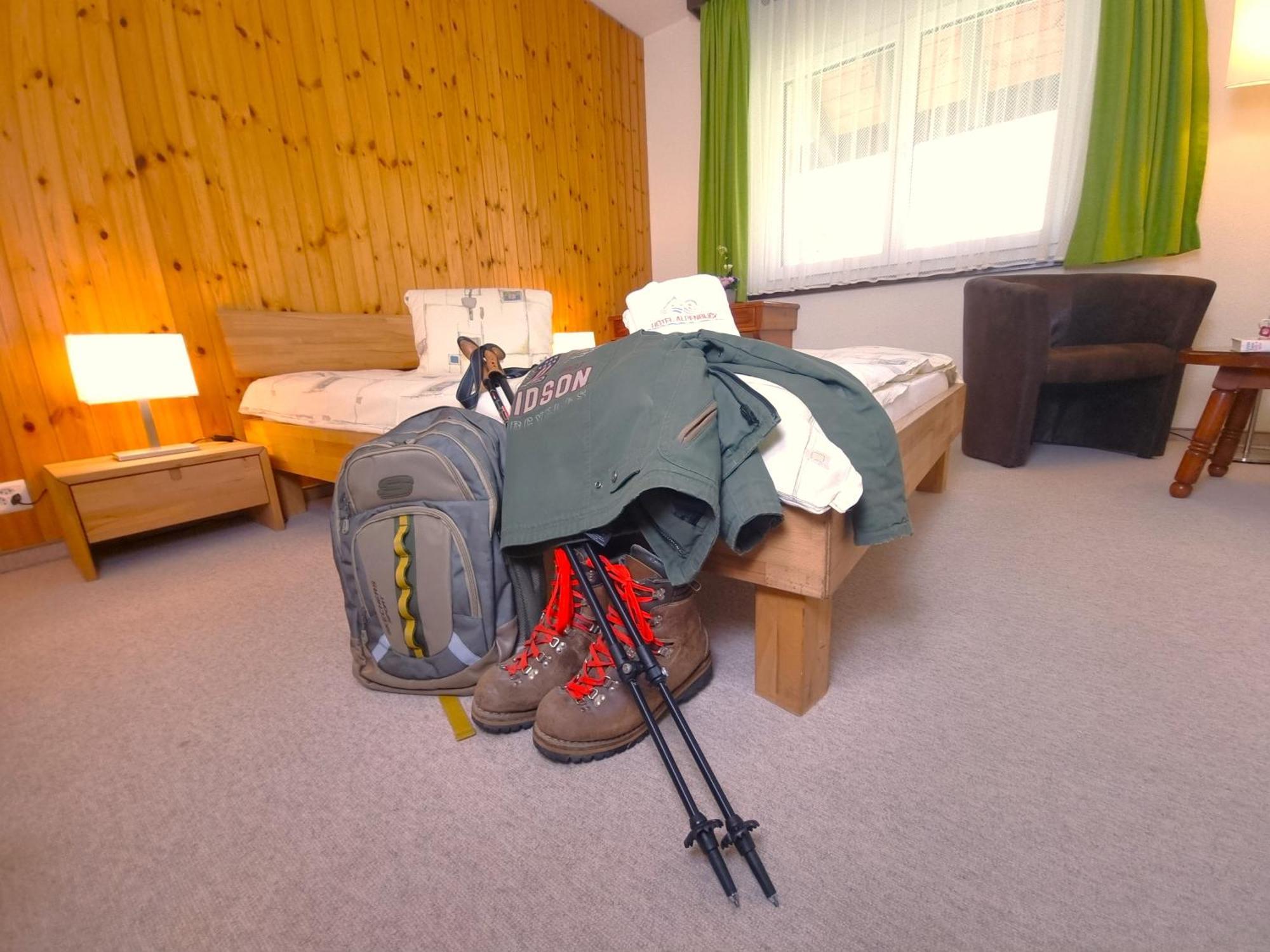 Hotel Alpenblick-Leukerbad-Therme Quarto foto